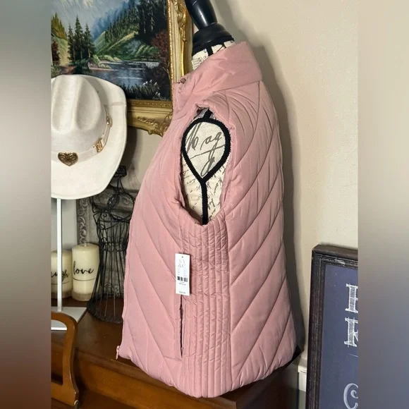 Women's Pink Quilted Vest NWT - Picture 4 of 5